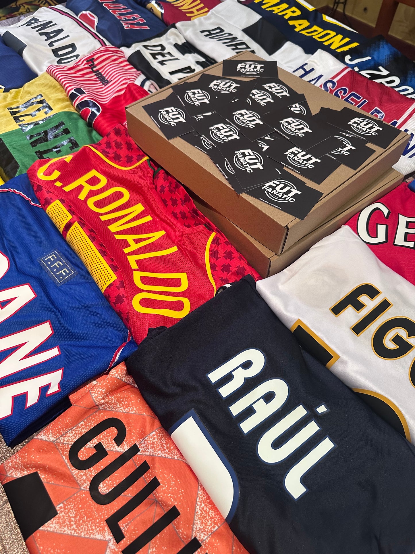 Mystery Box - Retro Sweater