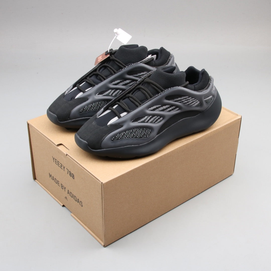 YEEZY 700 V3 BLACK