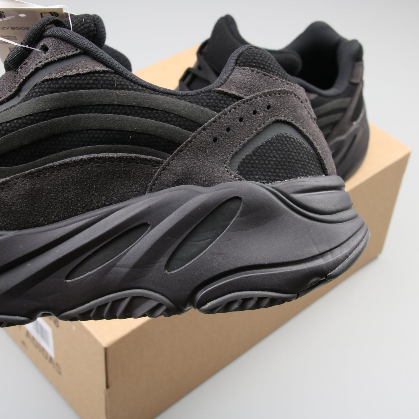 YEEZY 700