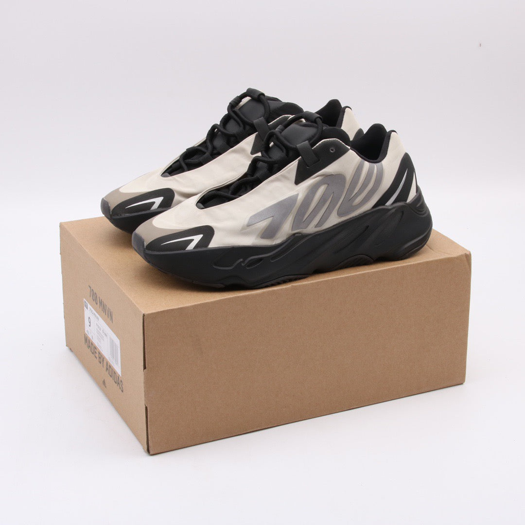 YEEZY BOOST 700 WHITE